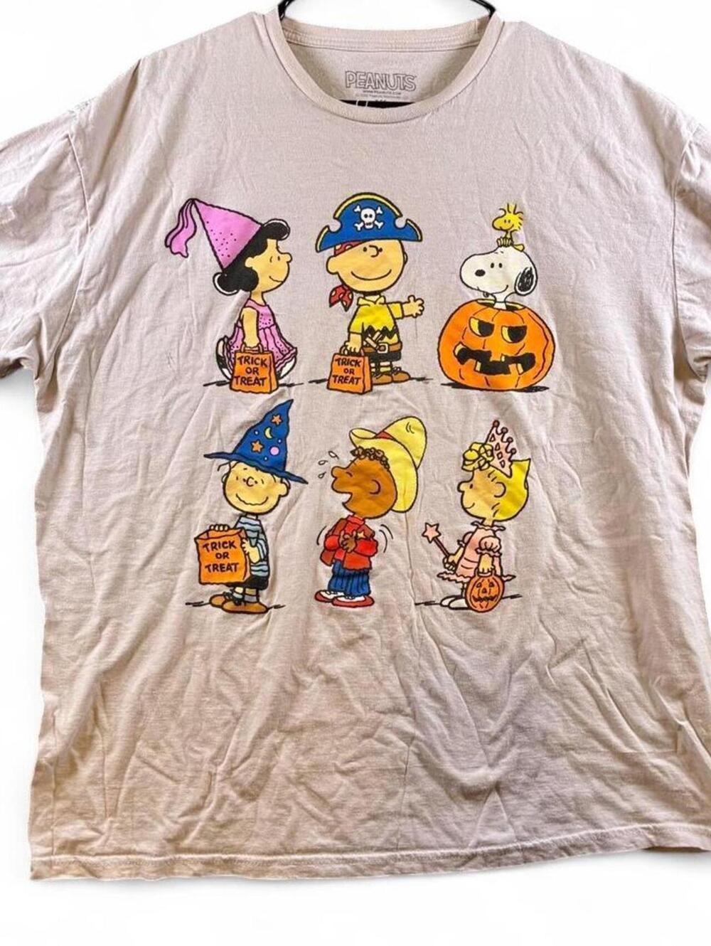Peanuts XL Halloween Short Sleeve T-Shirt with Trick or Treat Characters